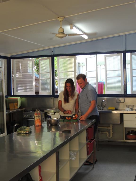 Reef Lodge Backpackers Таунсвил Екстериор снимка